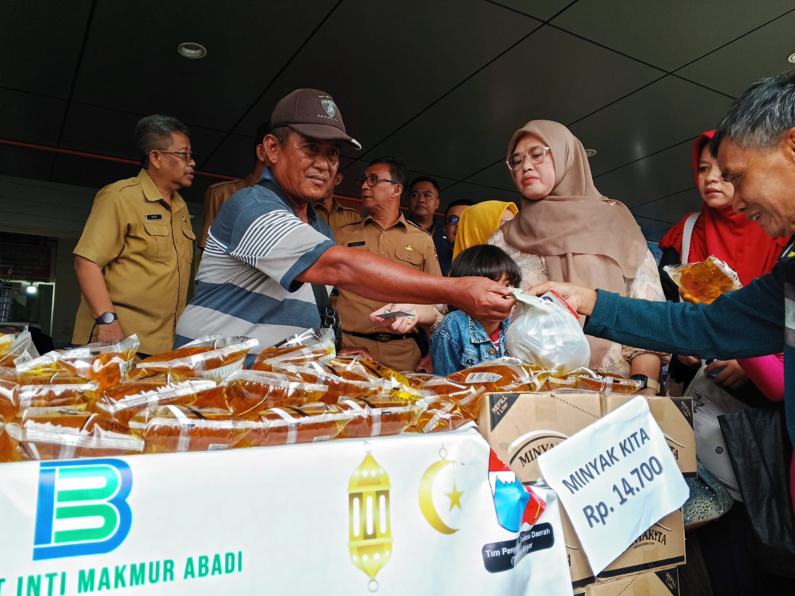 Operasi pasar murah Minyakita di Pasar Kebon Kembang Blok F Kota Bogor.