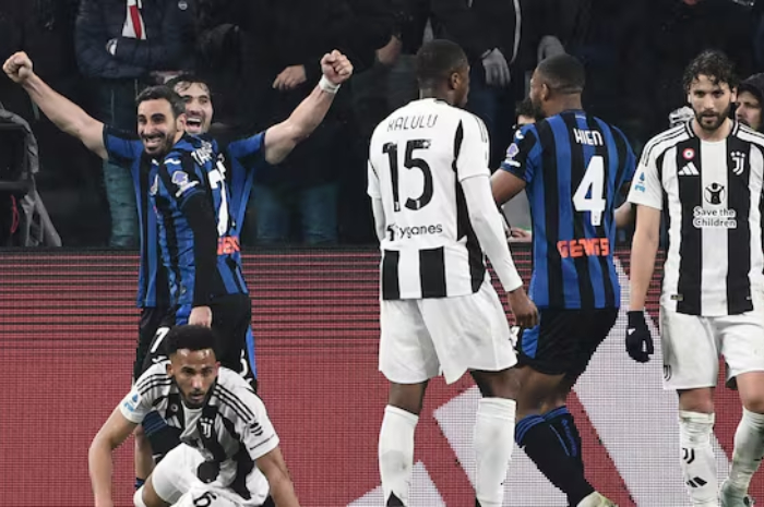 Selebrasi pemain Atalanta usai menjebol gawang tuan rumah Juventus.