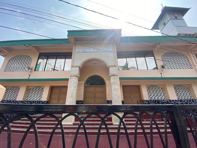 Tampak bagian depan Masjid Agung At Tohiriyah Empang Bogor