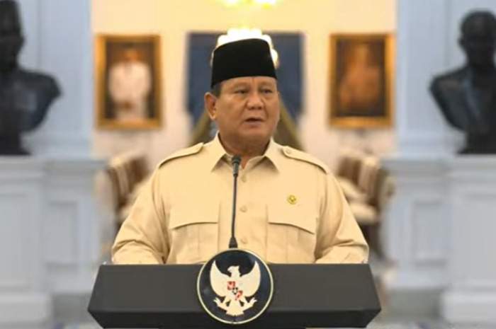 Presiden RI Prabowo Subianto saat mengumumkan pencairan THR dan gaji ke-13 di Istana Merdeka, Jakarta, Selasa (11/2/2025).