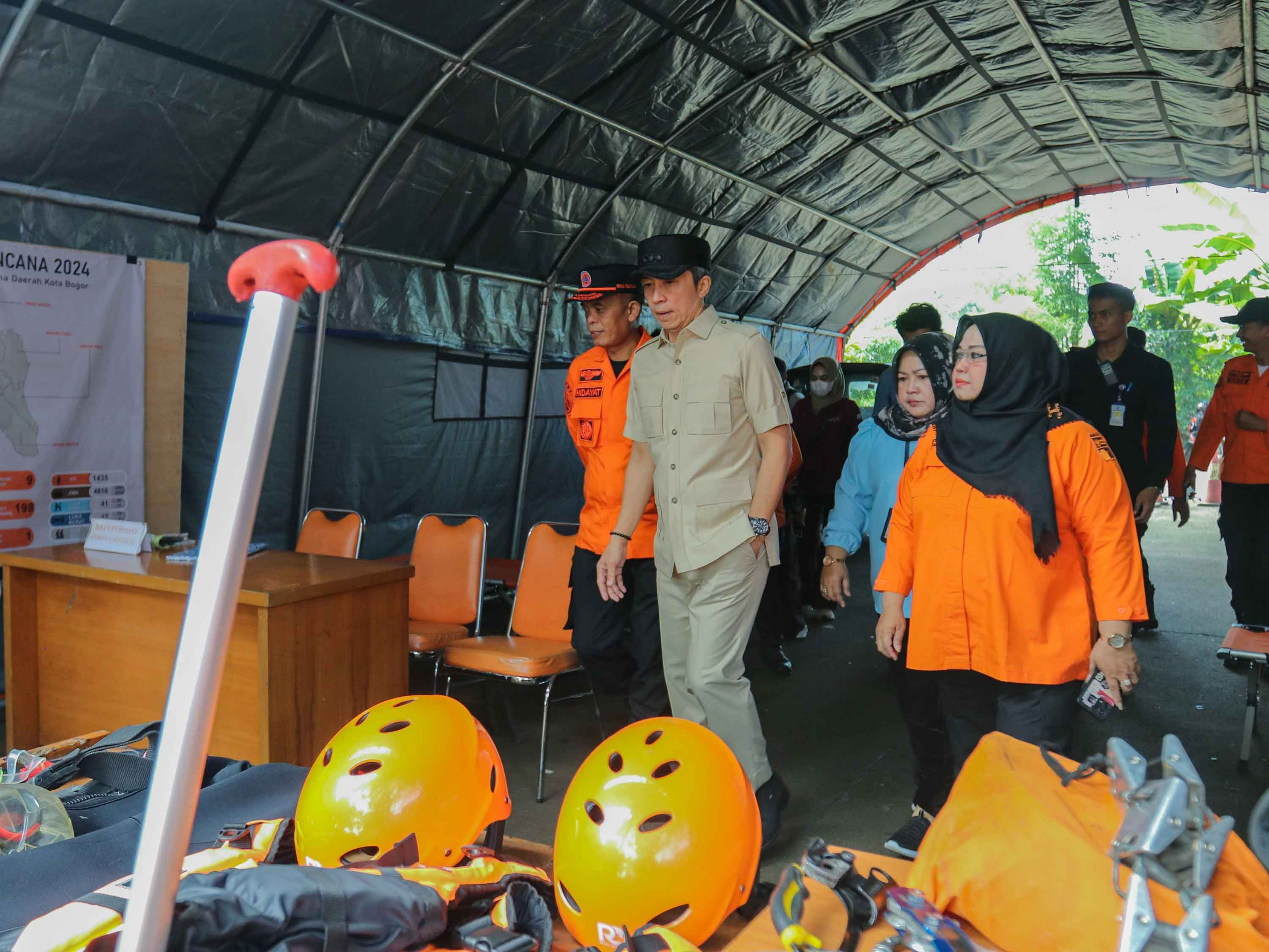 Wali Kota Bogor Dedie Rachim menyambangi kantor BPBD.