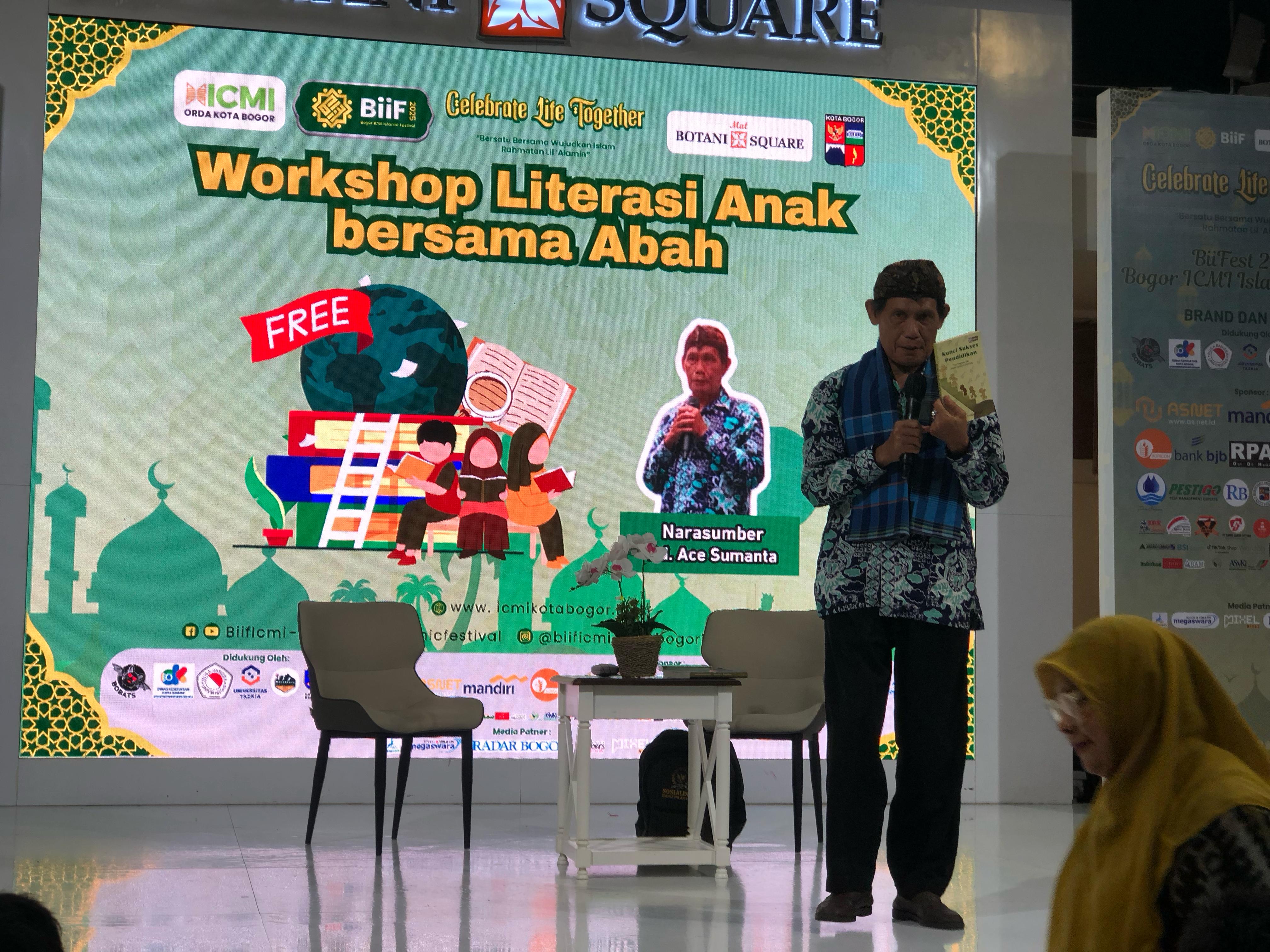 Ace Sumanta saat menjadi narasumber di worskop literasi anak ICMI Kota Bogor