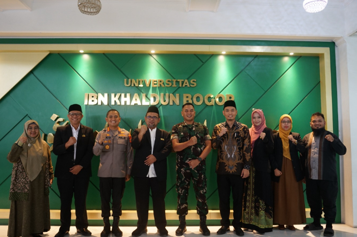 SILATURAHMI : Rektor UIKA Bogor Prof. H. E. Mujahidin bersama&nbsp;Kapolresta Bogor Kota, Kombes Pol Eko Prasetyo dan&nbsp;Dandim 0606 Kota Bogor, Letkol Inf Dwi Agung Prihanto.