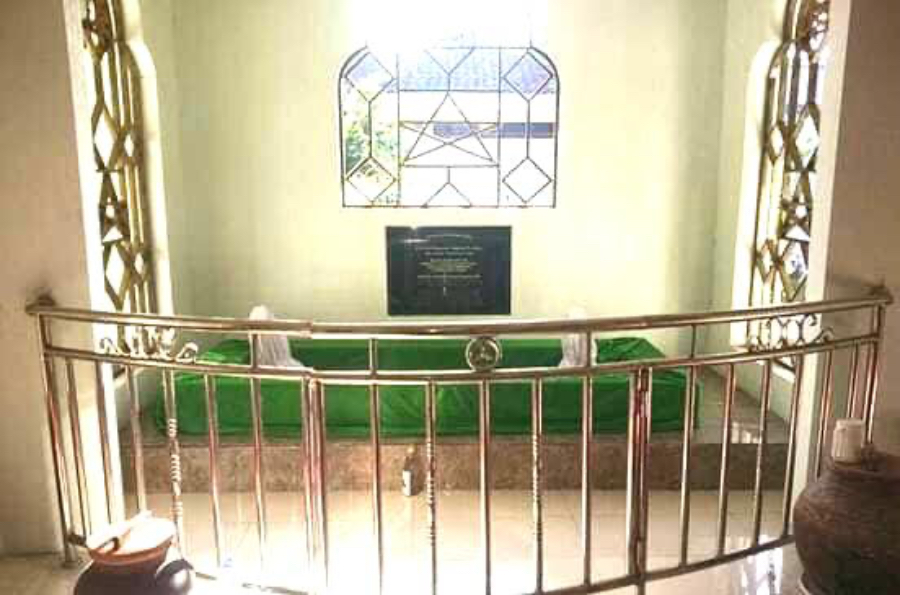 Makam Mama Falak Pagentongan Bogor.