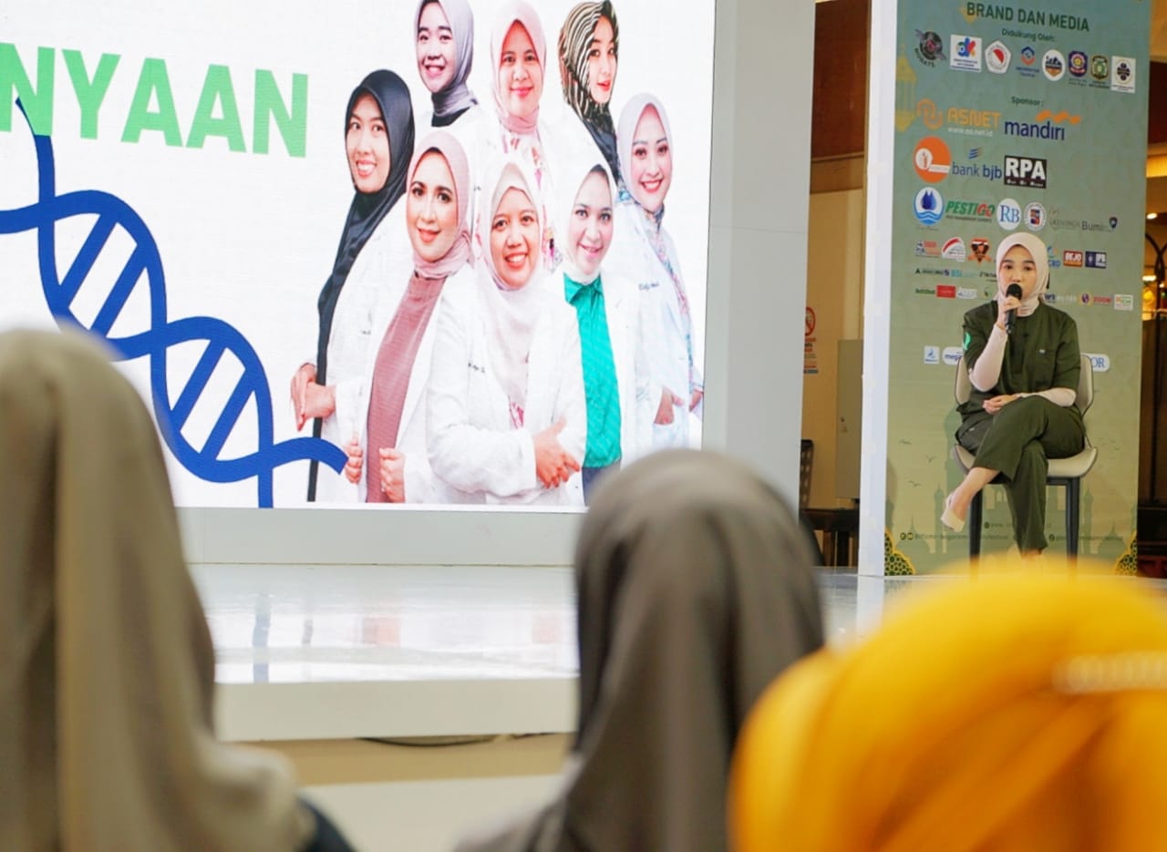 Workshop kecantikan di acara Biif ICMI di Botani square Bogor, Kamis (13/3/25).