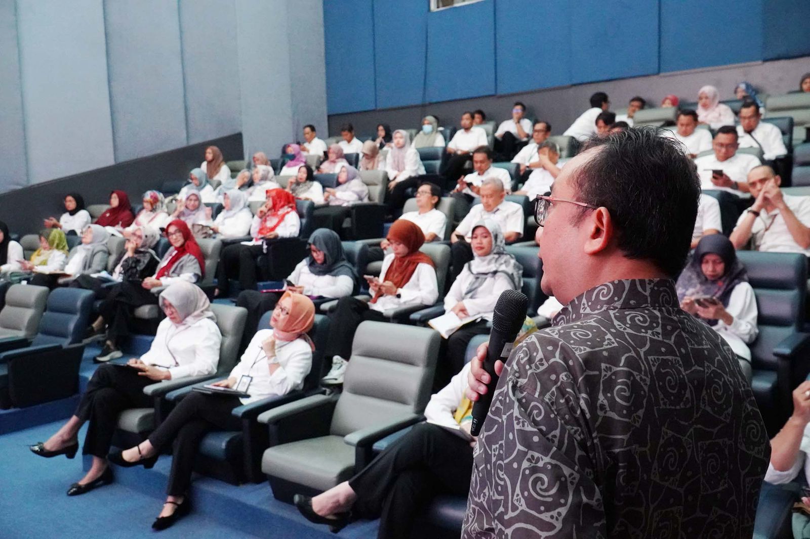 Sosialisasi Evaluasi Kelembagaan di Auditorium Bima Arya, Perpustakaan dan Galeri Kota Bogor.