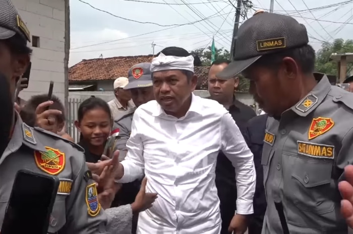 Dedi Mulyadi menduga sungai yang bersertifikat tidak hanya di Bekasi.
