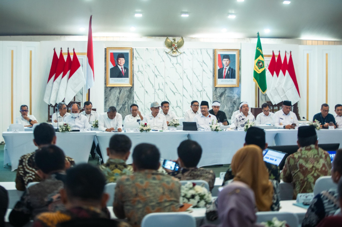 Gubernur Jawa Barat Dedi Mulyadi saat rapat koordinasi di Kabupaten Bogor.