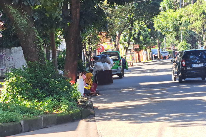 Fenomena gelandangan dan pengemis musiman yang menjamur di Kota Bogor selama Ramadhan.