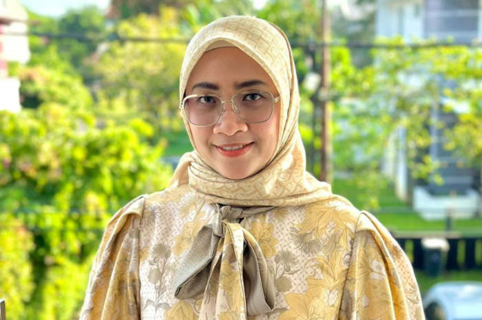 Dr. Sari Putri Dewi