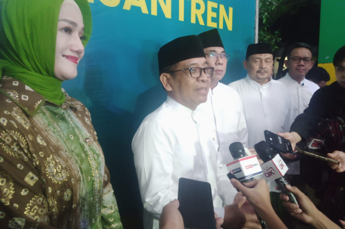 Menteri PMK Republik Indonesia Pratikno saat dimintai keterangan usai menghadiri acara di Klapanunggal, Kabupaten Bogor.
