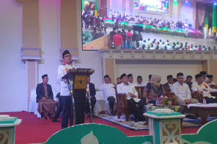 Menteri PMK Pratikno saat menghadiri kick off smart pesantren di Pesantren Daarul Mughni Al Maaliki, Klapanunggal, Kabupaten Bogor.