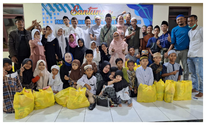 Alumni SMK YKTB, yang terdiri dari angkatan STM dan SMEA tahun 1995, melakukan santunan kepada puluhan anak yatim piatu.