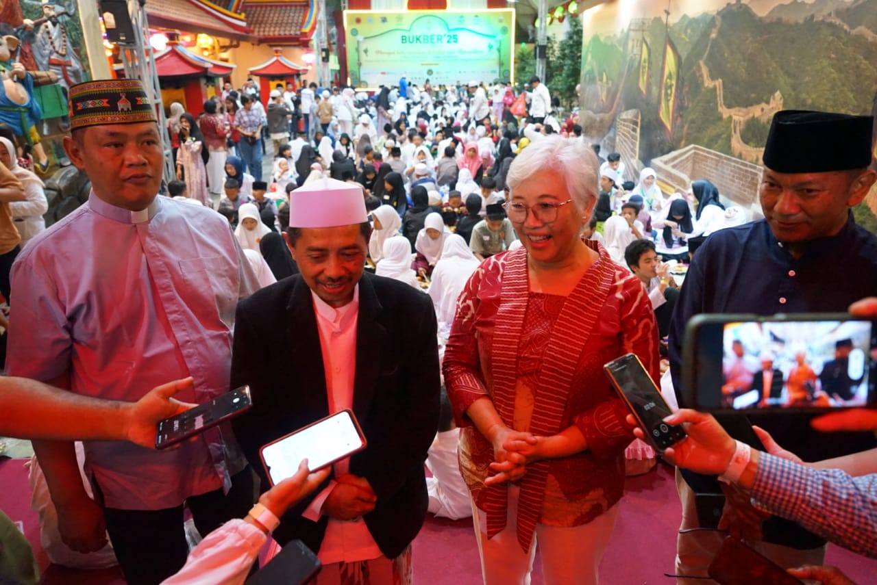 Vihara Dhanagun Bogor, menggelar acara buka bersama dan santunan kepada anak yatim, Rabu (19/3/2025).