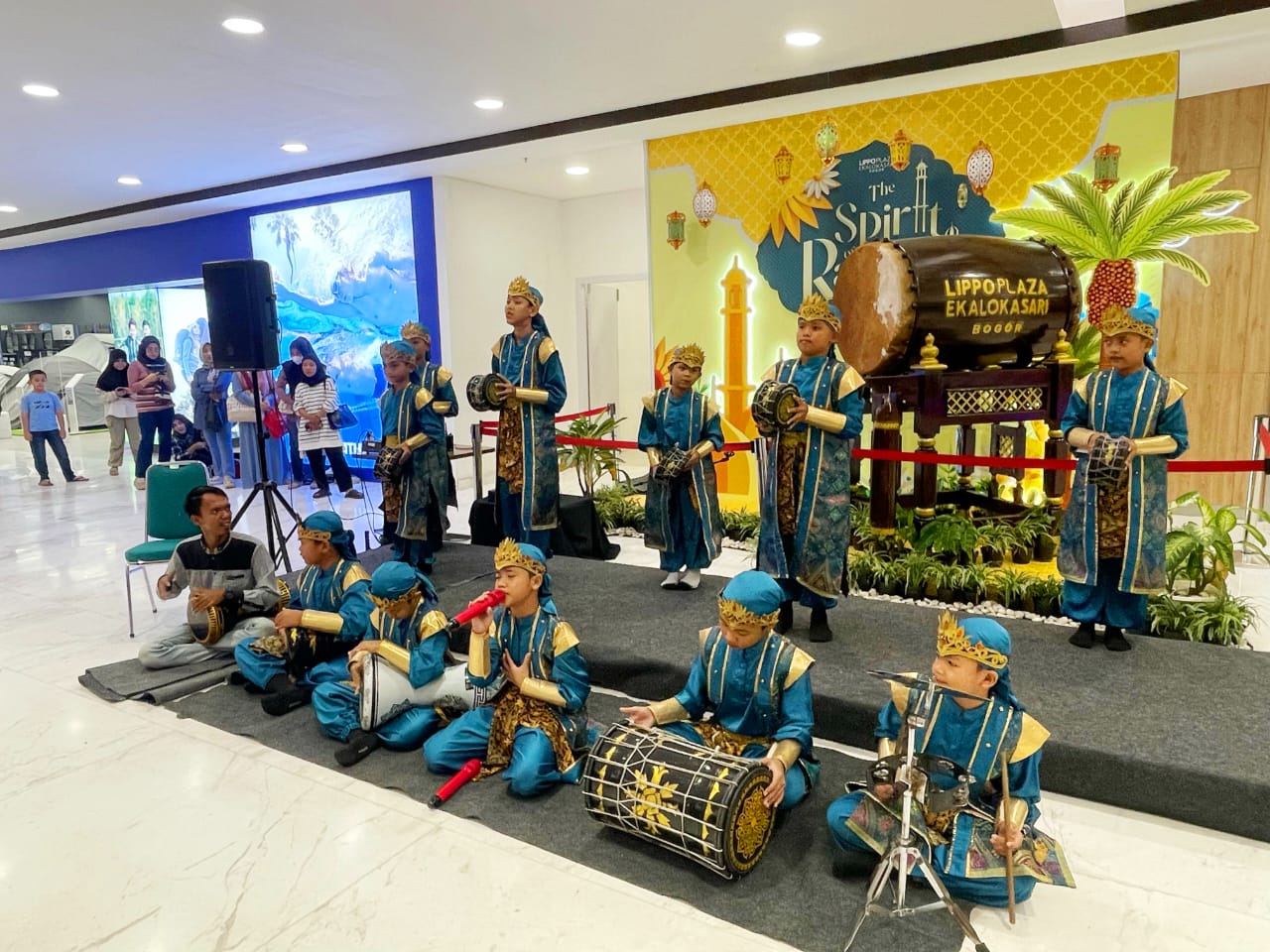 Salah satu hiburan seni Islami untuk menyemarakkan Ramadhan di  Lippo Plaza Ekalokasari Bogor.