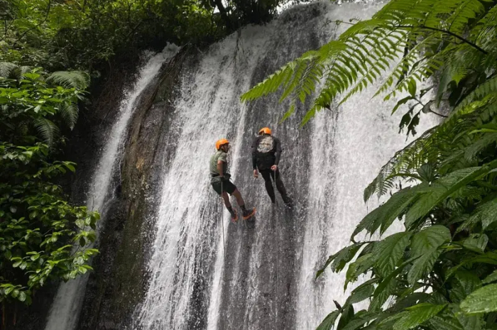 Curug Tebing di Desa Ciasihan, Kecamatan Pamijahan, Kabupaten Bogor