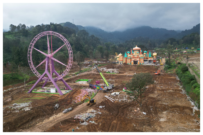 Pembongkaran tempat wisata Hibisc Fantasy Puncak, Kabupaten Bogor, terus dikebut petugas Satpol PP Jawa Barat.