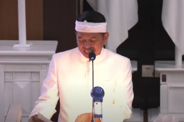 Gubernur Jawa Barat Dedi Mulyadi saat pidato dalam rapat paripurna DPRD Provinsi Jawa Barat dengan agenda penyampaian nota pengantar LKPJ Gubernur.