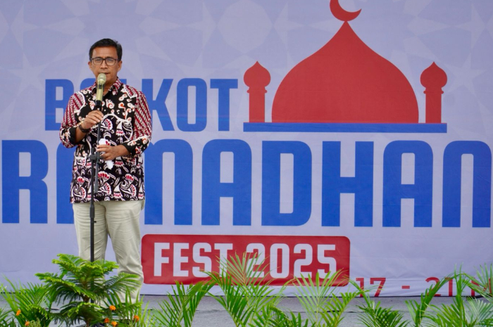 Pj Sekda Kota Bogor Hanafi saat menutup kegiatan Balkot Ramadhan Fest 2025.