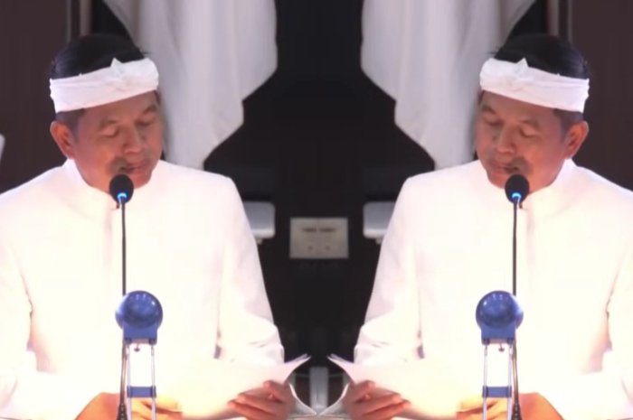 Gubernur Jawa Barat, Dedi Mulyadi saat menjelaskan angka partisipasi sekolah.