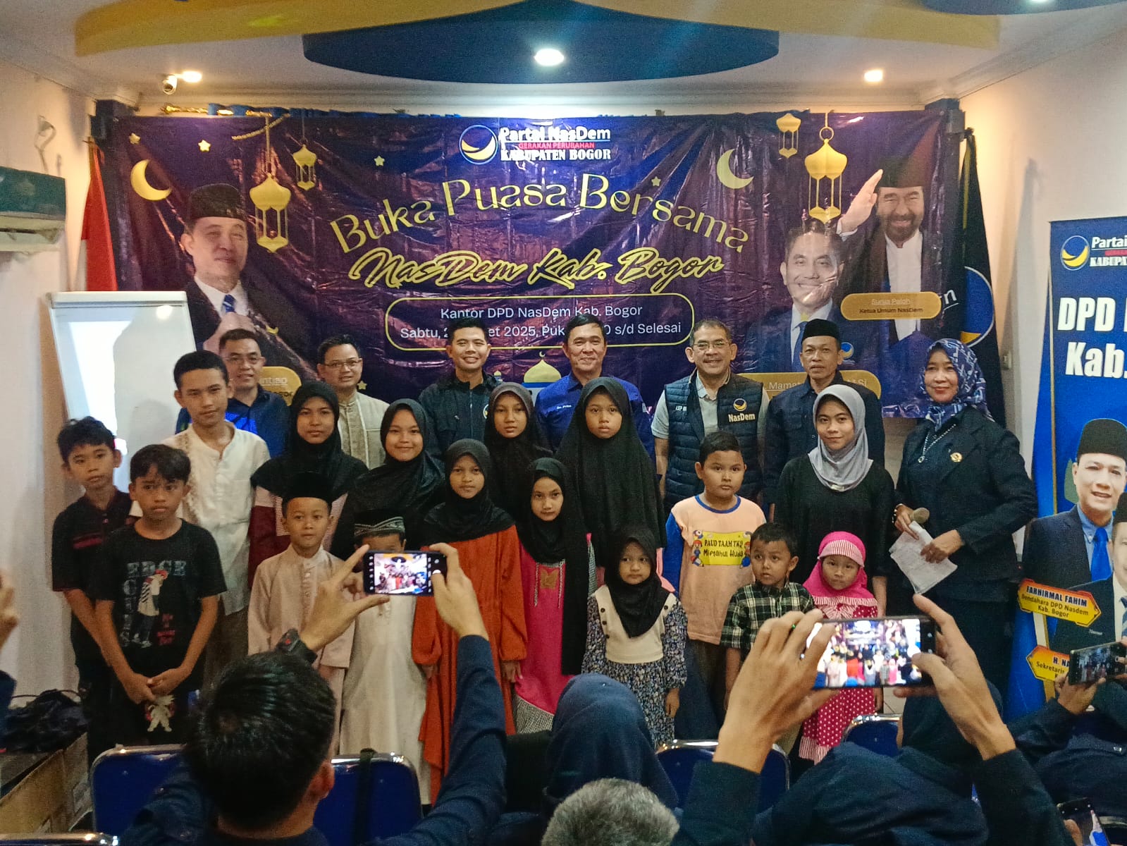 Acara bukber di kantor DPD NasDem Kabupaten Bogor, Jalan Raya Jakarta-Bogor, Cimandala, Sukaraja, Sabtu (22/3/2025).