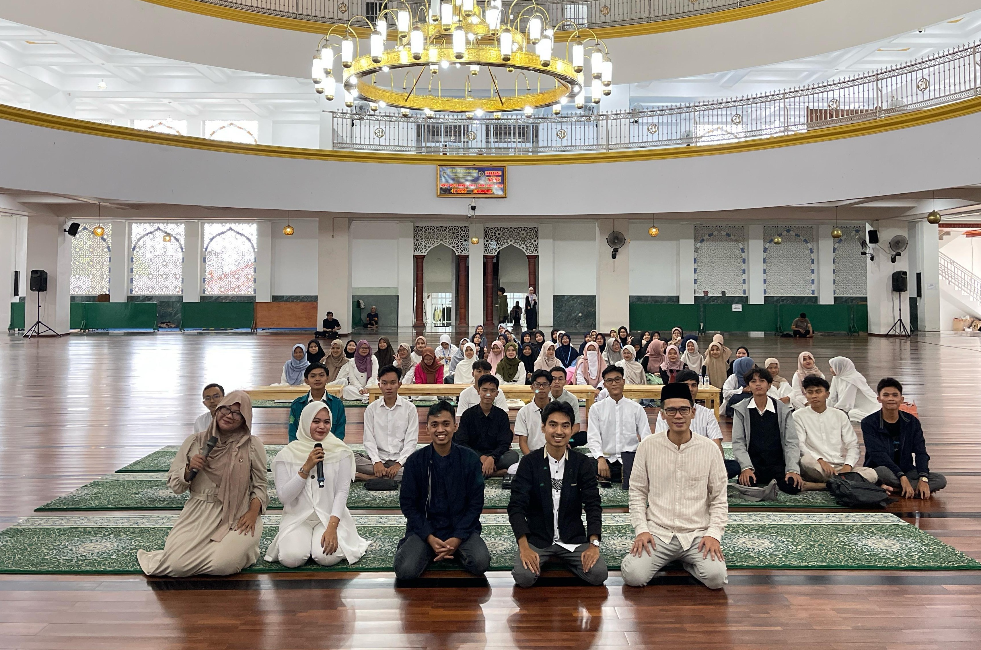 IDEAL menggelar Islamic Inspiring Talks di Masjid UIKA bersama para tokoh dan pakar.