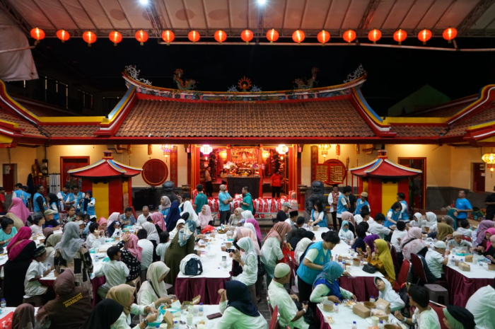 Suasana buka puasa bersama di Vihara Dhanagun Kota Bogor, Minggu (23/3/2025).