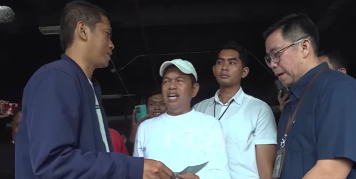 Gubernur Jawa Barat Dedi Mulyadi menanggapi aduan warga Karawang tentang pajak kendaraan bermotor