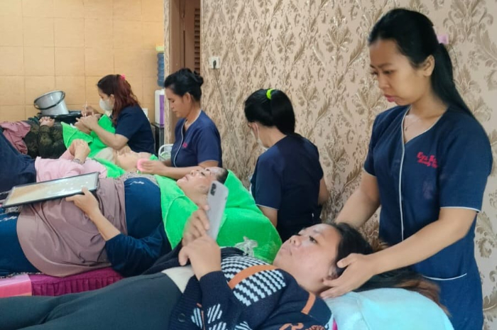 Treatment di Eva Salon. Di bulan Ramadhan ini Eva Salon memberikan diskon menarik.
