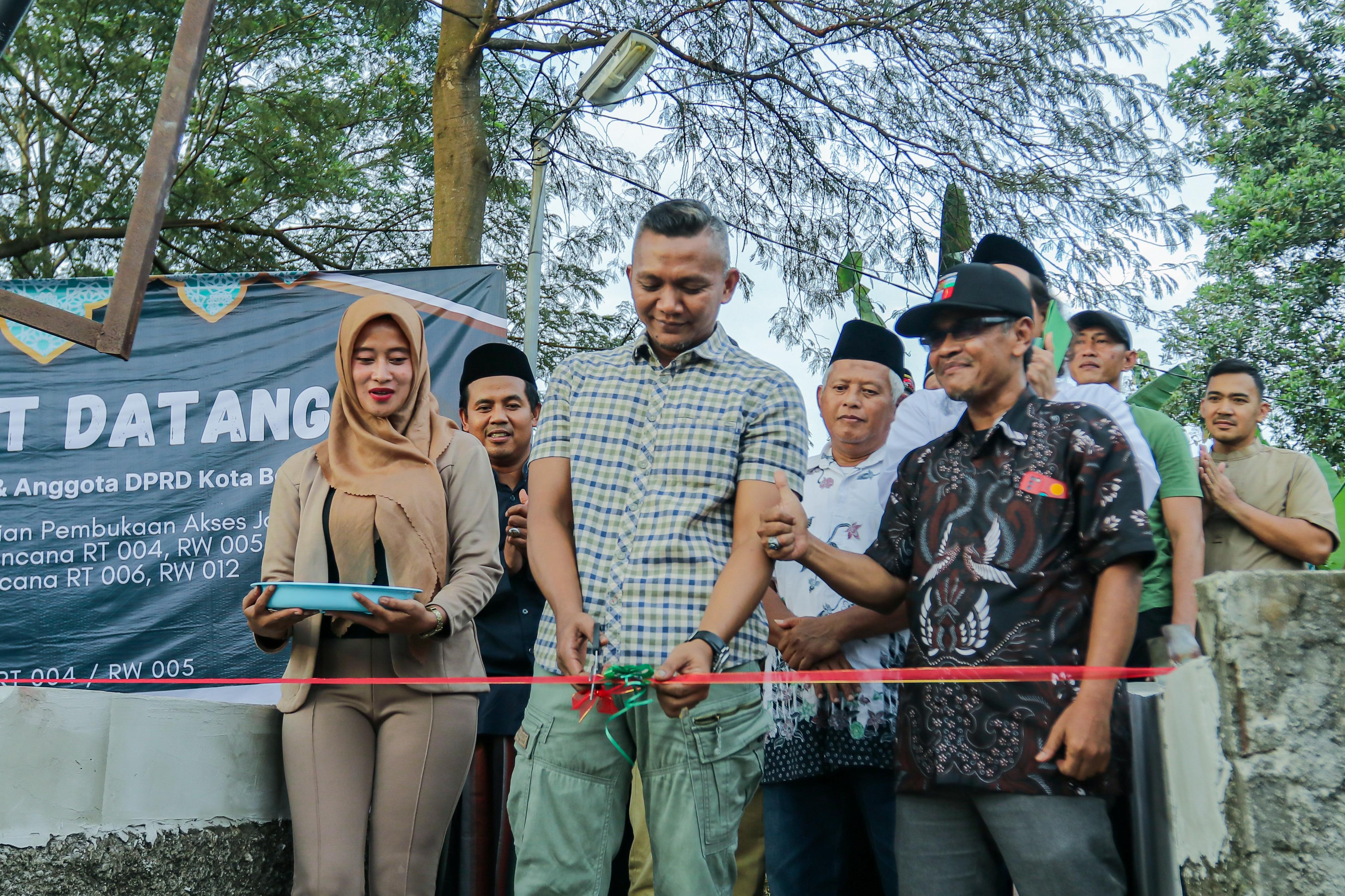 Peresmian jalan baru di dua RW di Kelurahan Kencana, Kecamatan Tanah Sareal.