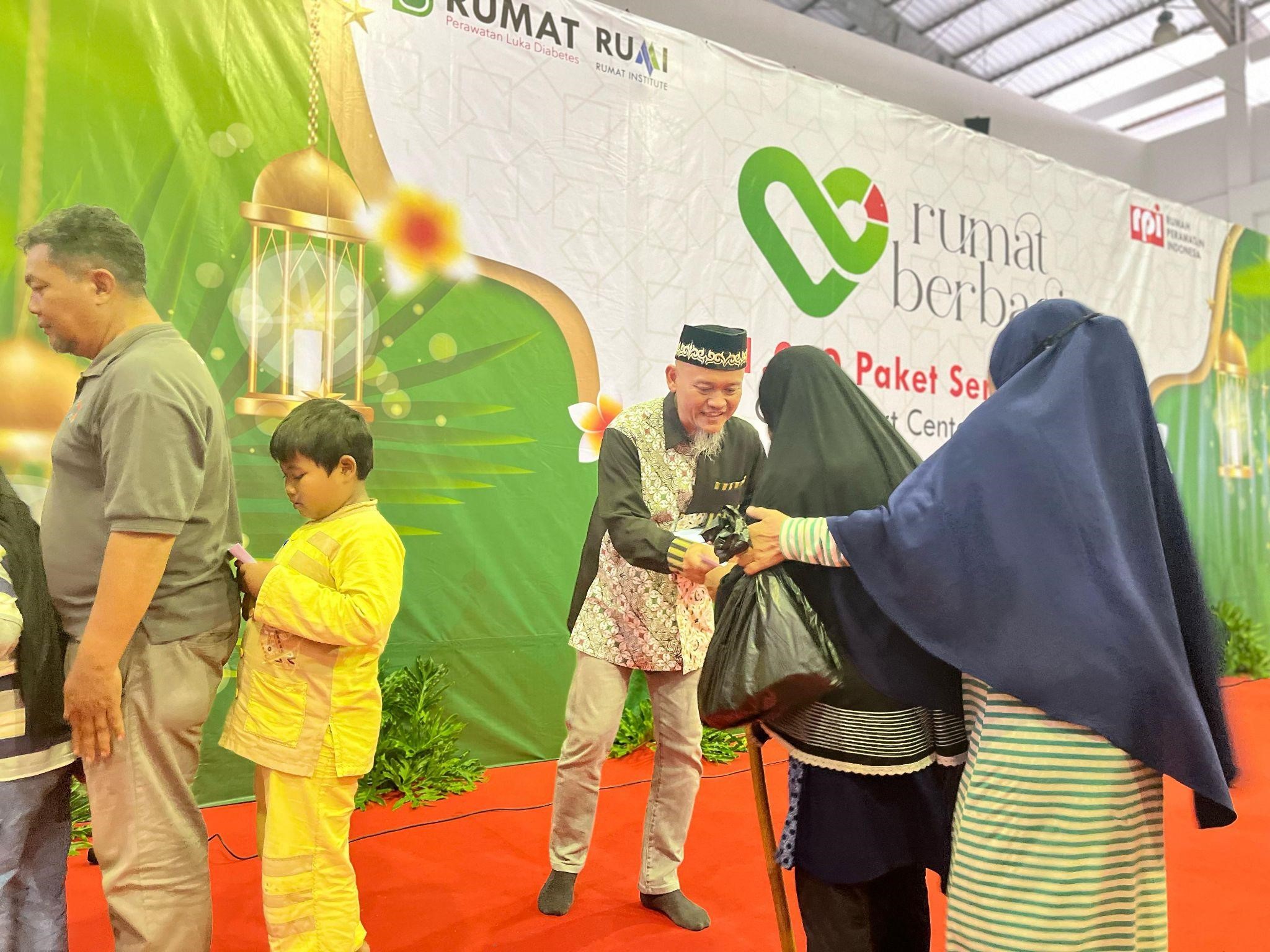 Penyaluran paket sembako untuk yatim dan dhuafa di Kabupaten Bogor dari RUMAT&nbsp;
