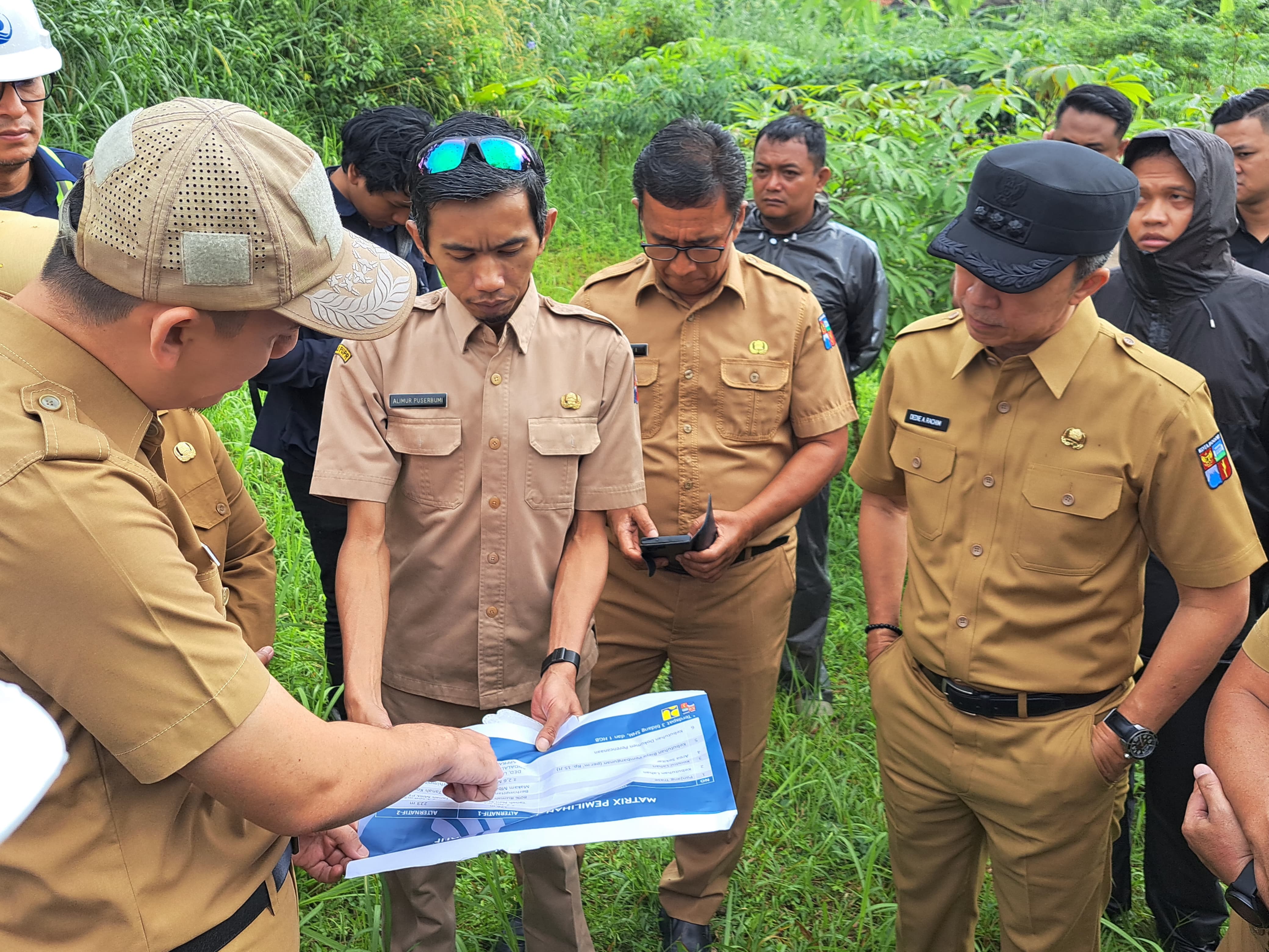 Jajaran Pemkot Bogor saat meninjau lahan bakal calon akses baru pengganti Jalan Saleh Danasasmita Batutulis.