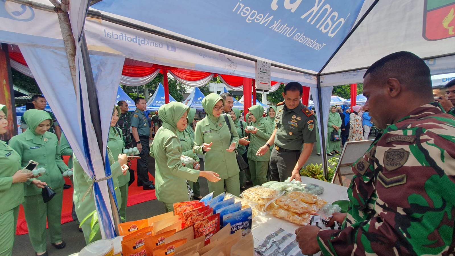 Kegiatan&nbsp;pasar murah yang digelar&nbsp;Korem 061/Suryakancana di Lapangan Apel Makodim 0606/KB.