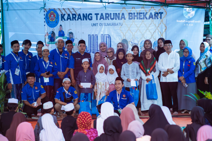 Puluhan janda di Sumur Batu, Kecamatan Babakan Madang, Kabupaten Bogor mendapat bantuan sosial.