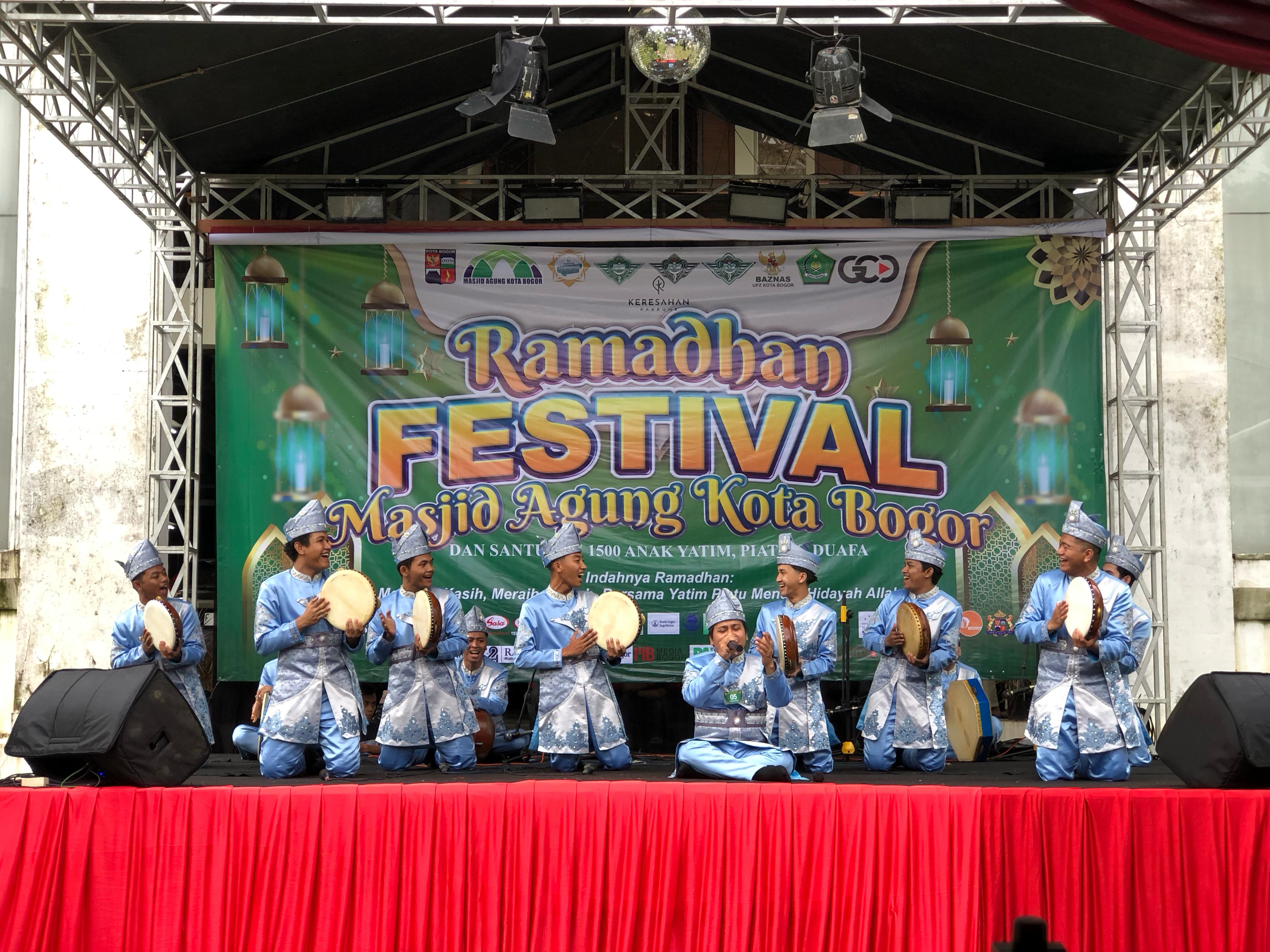 Penampilan salah satu peserta Lomba Kesenian Islam pada Festival Ramadhan di Masjid Agung Kota Bogor.