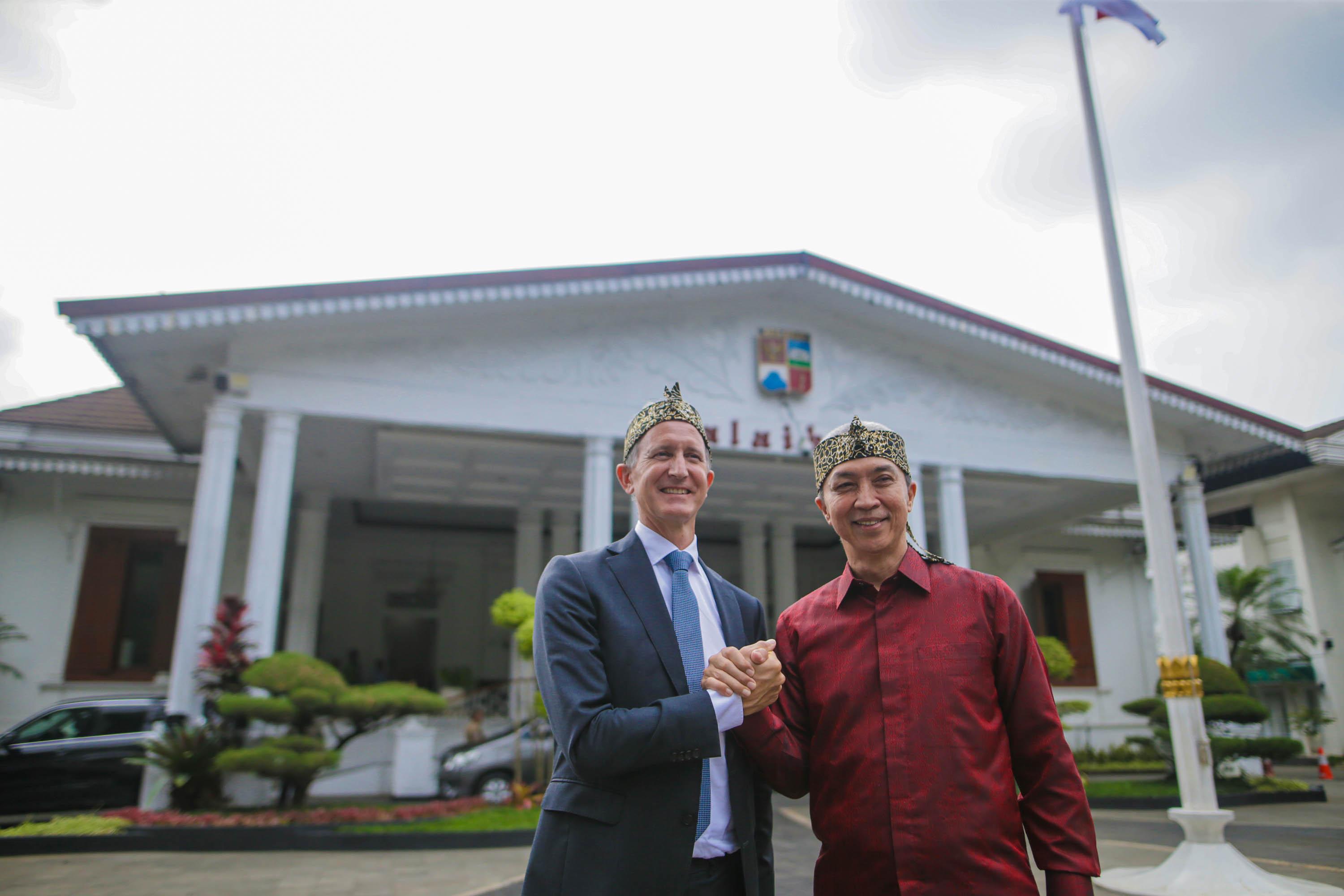 Duta Besar (Dubes) Belanda untuk Indonesia H.E. Marc Gerritsen bersama Wali Kota Bogor Dedie Rachim saat melakukan kunjungan ke Kota Bogor Selasa (25/3/2025).