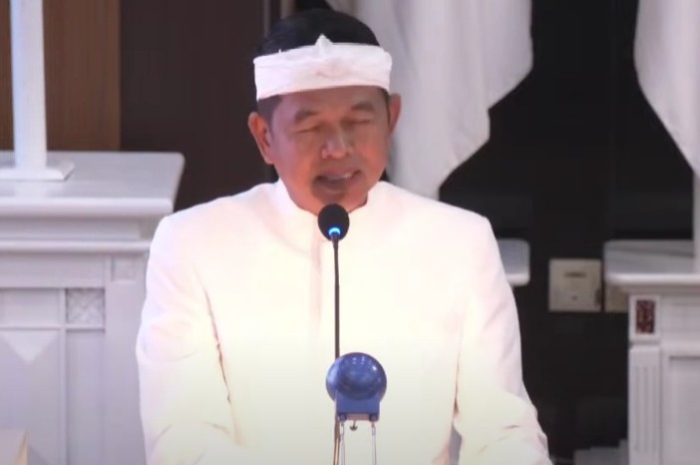 Gubernur Jawa Barat minta tak ada orang antre cari kerja.
