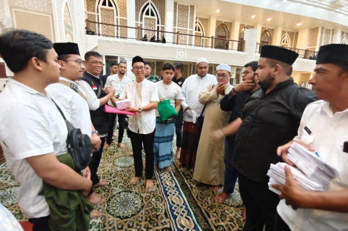 Momen berlangsungnya santunan anak yatim di Masjid Agung Kota Bogor.
