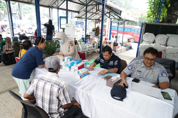 Pemeriksaan kesehatan gratis untuk para pemudik di Terminal Baranagsiang Bogor, Rabu (26/3/2025)
