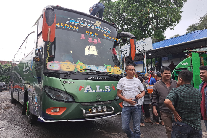 Suasana aktivitas pemudik di Terminal Baranangsiang, Kota Bogor pada Rabu (26/3/2025).