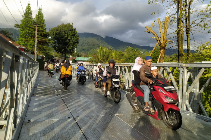 Jembatan bailey penghubung Desa Jogjogan dengan Desa Leuwimalang, Cisarua kini bisa dilalui masyarakat
