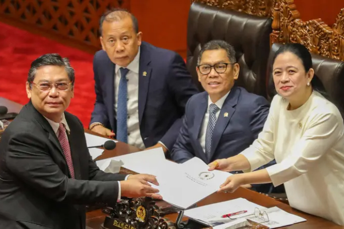 DPR saat mengesahkan revisi UU TNI
