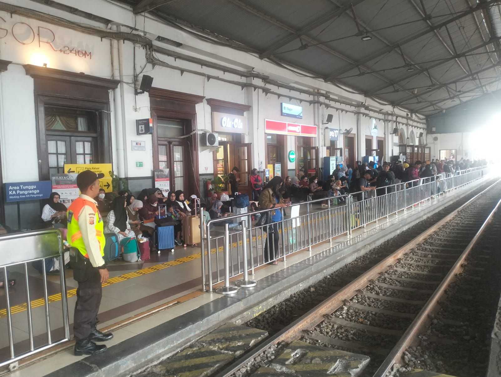 Kondisi terkini Stasiun Bogor jelang Lebaran 2025.