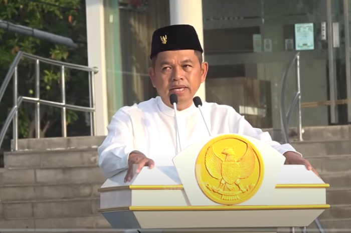 Gubernur Jawa Barat Dedi Mulyadi saat menyampaikan pidato pada hari Idul Fitri 1446 Hijriah.