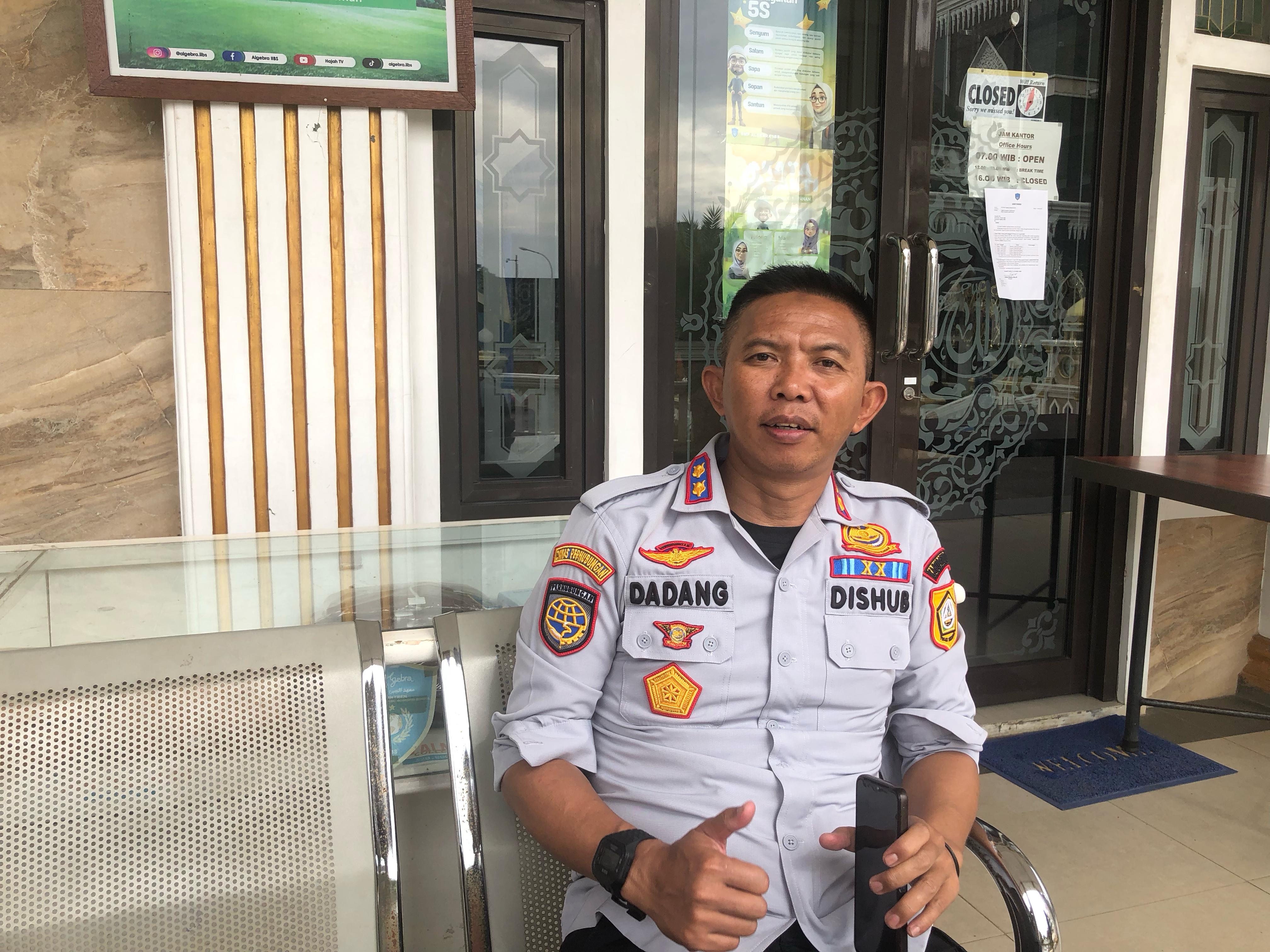 Kepala Bidang Lalu Lintas Dinas Perhubungan Kabupaten Bogor, Dadang Kosasih usai dimintai keterangan terkait dana kompensasi untuk sopir angkot di Kawasan Puncak.