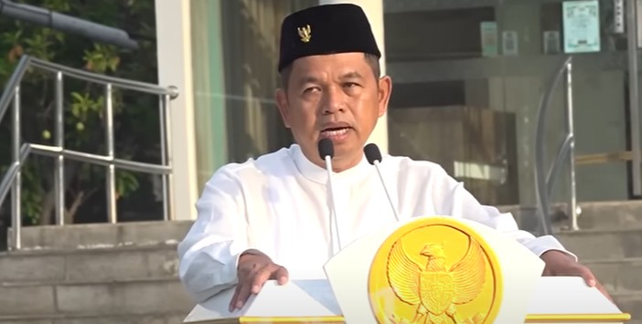 Gubernur Jawa Barat Dedi Mulyadi memberikan sambutan saat pelaksanaan Shalat Ied Pemprov Jabar