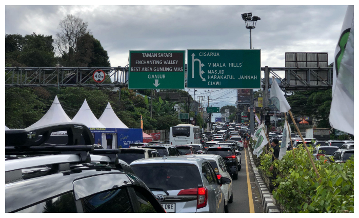 Sejumlah kendaraan memasuki Kawasan Puncak Bogor. (Fauzan/Radar Bogor)