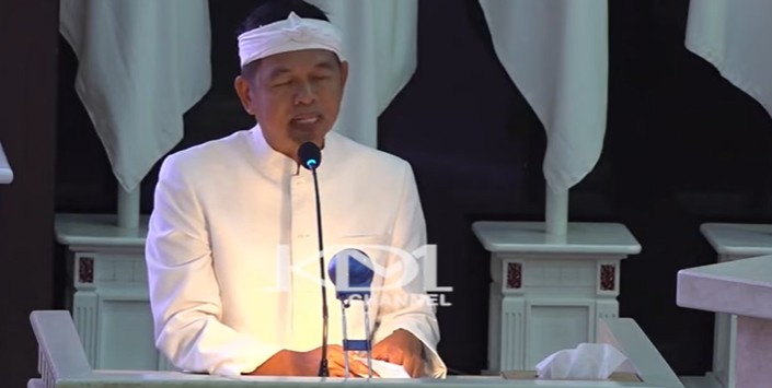 Gubernur Jawa Barat Dedi Mulyadi melarang adanya pengamen dan gelandangan di perempatan jalan