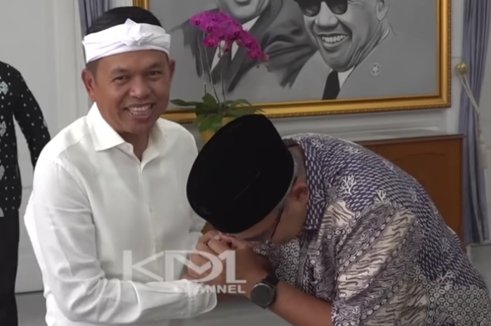 Gubernur Jawa Barat, Dedi Mulyadi saat open house.