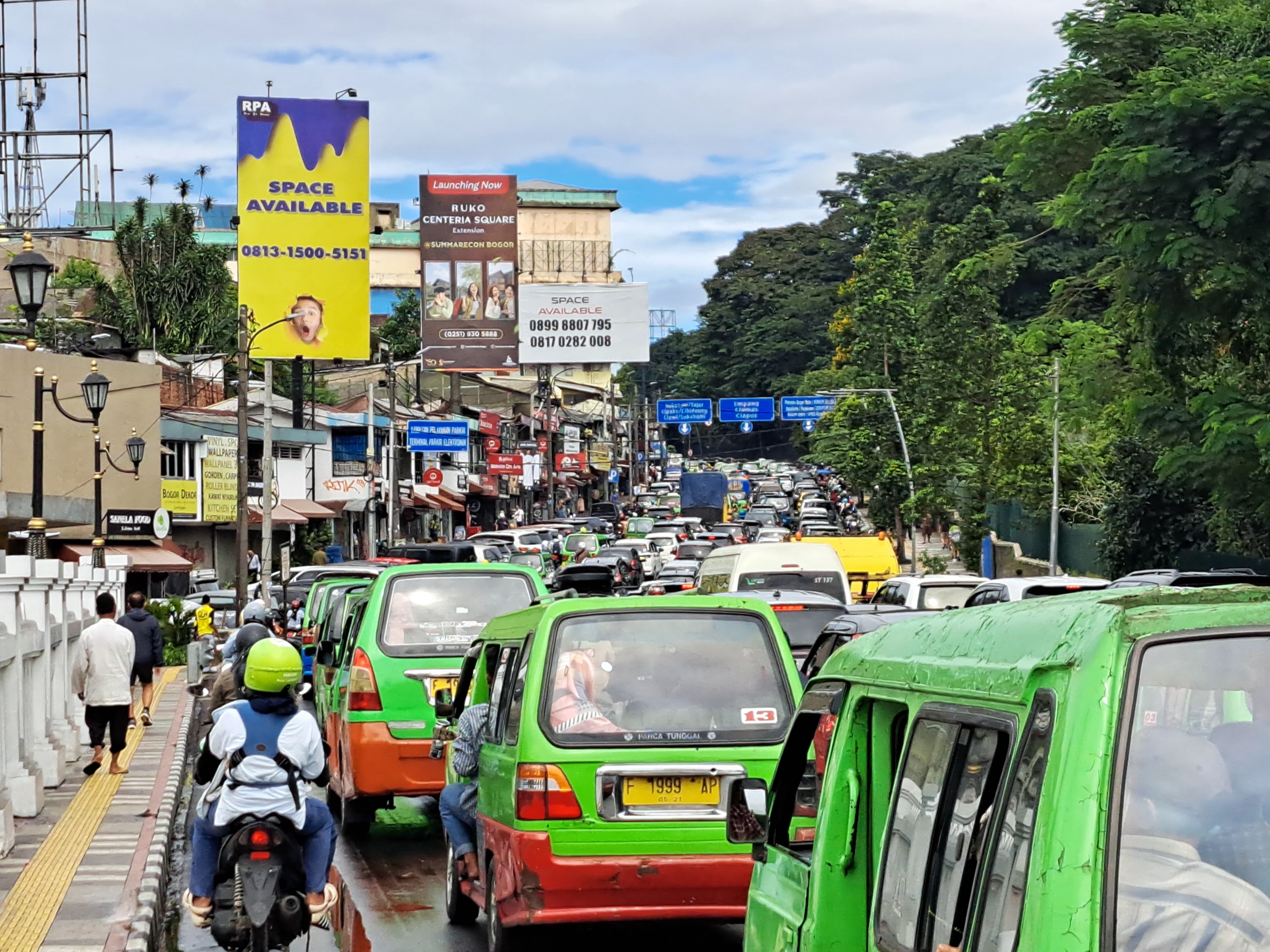 Kemacetan di salah satu ruas jalan utama di Kota Bogor pada H+2 Lebaran, Rabu (2/4/2025).